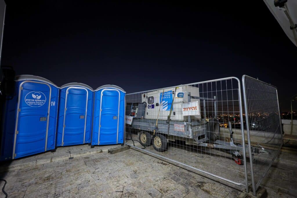 טיש ותפילה: המונים עלו לציונו של הרה"ק רבי שלומקה מזוועיהל