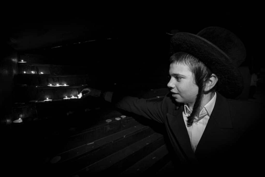 טיש ותפילה: המונים עלו לציונו של הרה"ק רבי שלומקה מזוועיהל