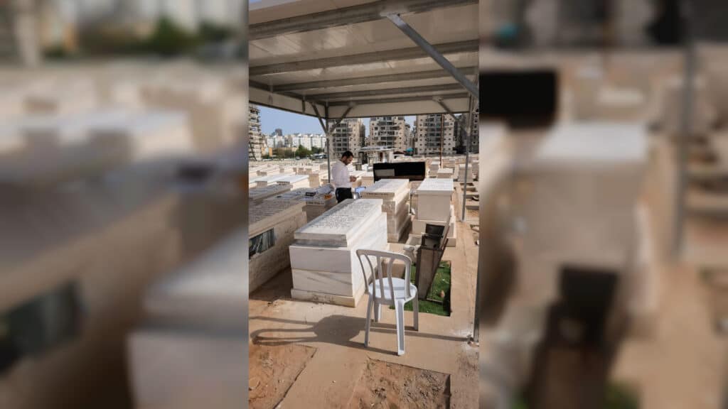 איצקוביץ': ההכנות להילולא ותעלומת הנגיד המסתורי איצקוביץ': ההכנות להילולא ותעלומת הנגיד המסתורי