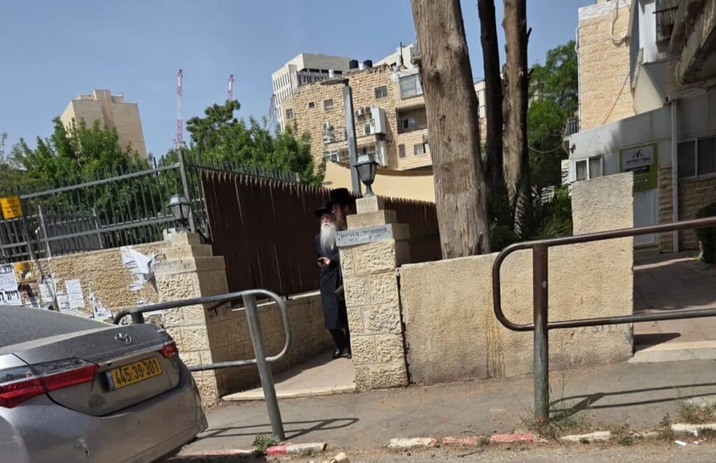 איצקוביץ': ההכנות להילולא ותעלומת הנגיד המסתורי איצקוביץ': ההכנות להילולא ותעלומת הנגיד המסתורי