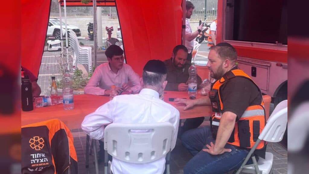 איצקוביץ': ההכנות להילולא ותעלומת הנגיד המסתורי איצקוביץ': ההכנות להילולא ותעלומת הנגיד המסתורי