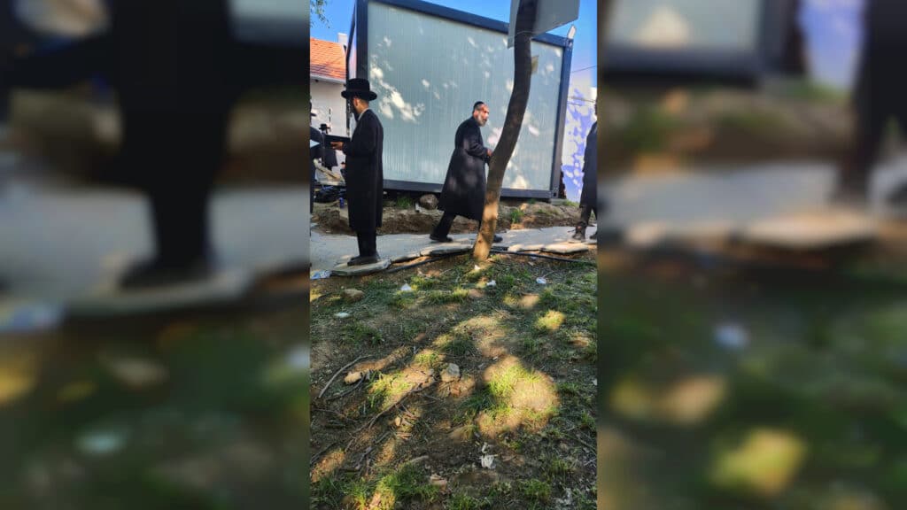 איצקוביץ': ההכנות להילולא ותעלומת הנגיד המסתורי איצקוביץ': ההכנות להילולא ותעלומת הנגיד המסתורי