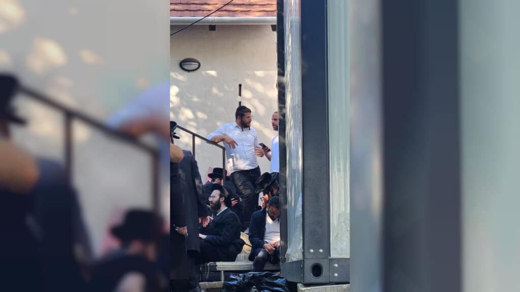 איצקוביץ': ההכנות להילולא ותעלומת הנגיד המסתורי איצקוביץ': ההכנות להילולא ותעלומת הנגיד המסתורי