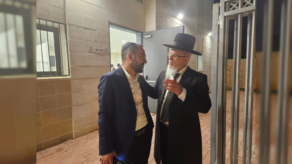 איצקוביץ': ההכנות להילולא ותעלומת הנגיד המסתורי איצקוביץ': ההכנות להילולא ותעלומת הנגיד המסתורי