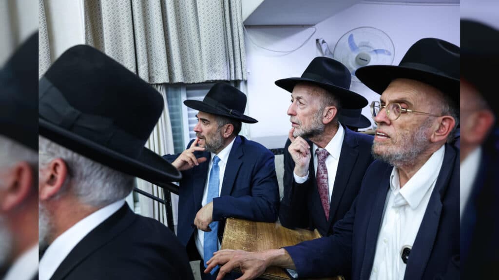 איצקוביץ': ההכנות להילולא ותעלומת הנגיד המסתורי איצקוביץ': ההכנות להילולא ותעלומת הנגיד המסתורי