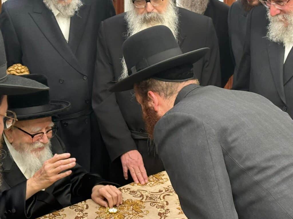 איצקוביץ': רכב היוקרה ופתרון תעלומת הנגיד המסתורי איצקוביץ': רכב היוקרה ופתרון תעלומת הנגיד המסתורי