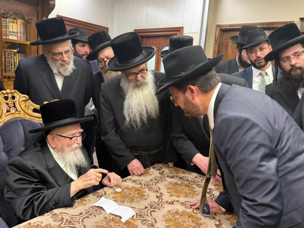 איצקוביץ': רכב היוקרה ופתרון תעלומת הנגיד המסתורי איצקוביץ': רכב היוקרה ופתרון תעלומת הנגיד המסתורי