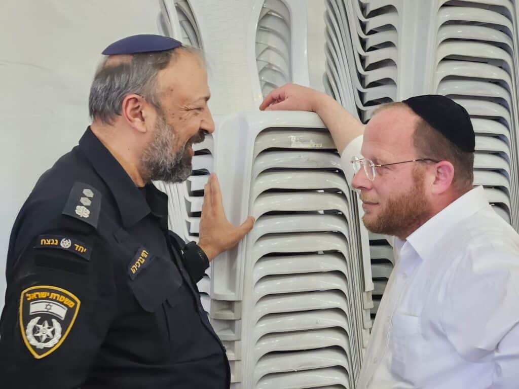 איצקוביץ': רכב היוקרה ופתרון תעלומת הנגיד המסתורי איצקוביץ': רכב היוקרה ופתרון תעלומת הנגיד המסתורי