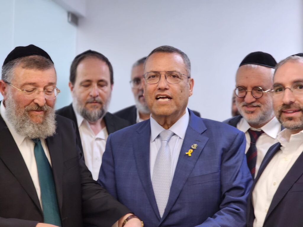 איצקוביץ': רכב היוקרה ופתרון תעלומת הנגיד המסתורי איצקוביץ': רכב היוקרה ופתרון תעלומת הנגיד המסתורי