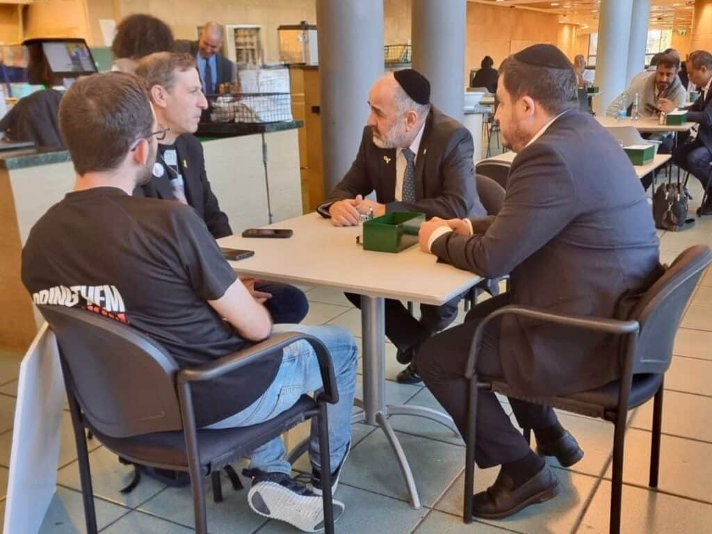 איצקוביץ': רכב היוקרה ופתרון תעלומת הנגיד המסתורי איצקוביץ': רכב היוקרה ופתרון תעלומת הנגיד המסתורי