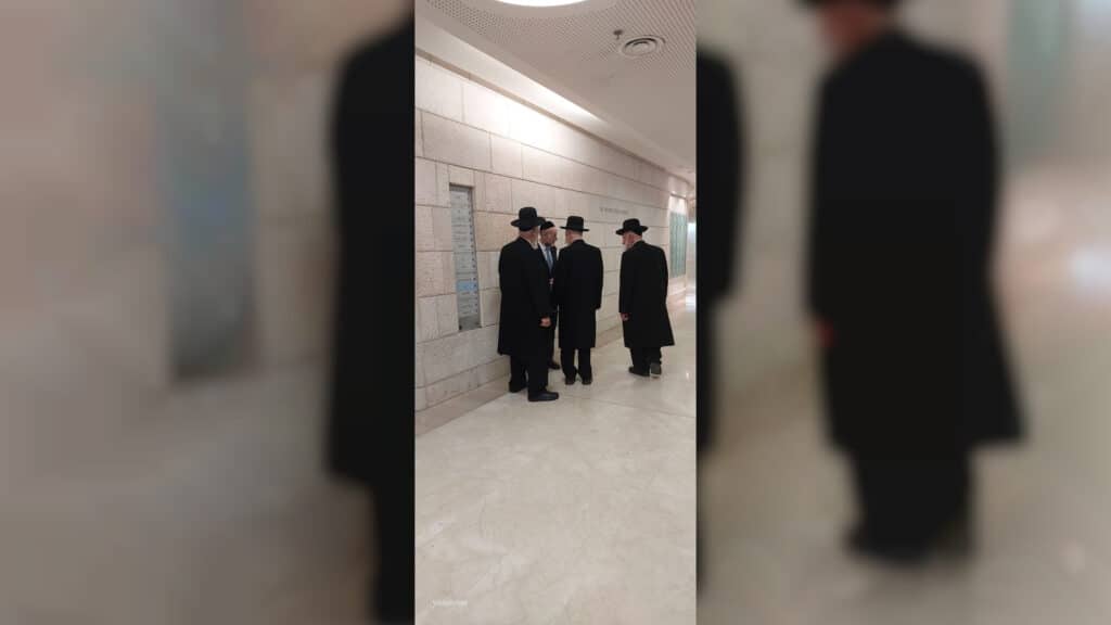 איצקוביץ': רכב היוקרה ופתרון תעלומת הנגיד המסתורי איצקוביץ': רכב היוקרה ופתרון תעלומת הנגיד המסתורי