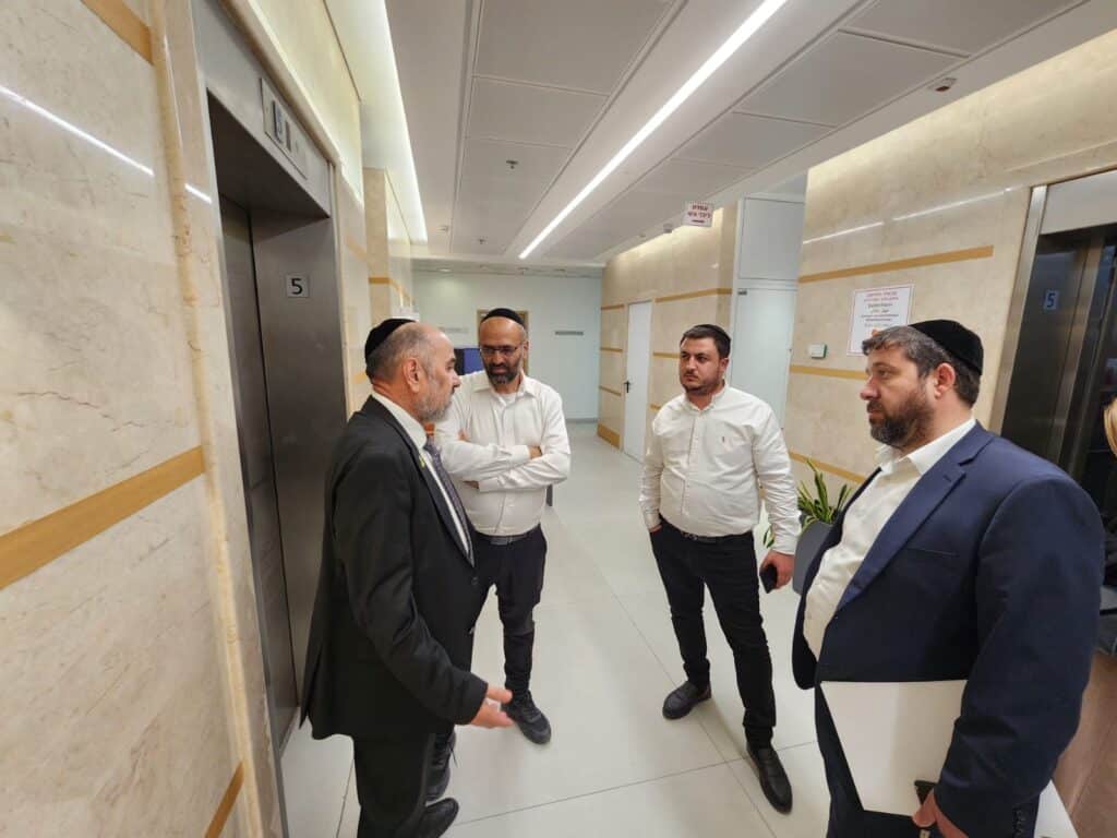 איצקוביץ': רכב היוקרה ופתרון תעלומת הנגיד המסתורי איצקוביץ': רכב היוקרה ופתרון תעלומת הנגיד המסתורי