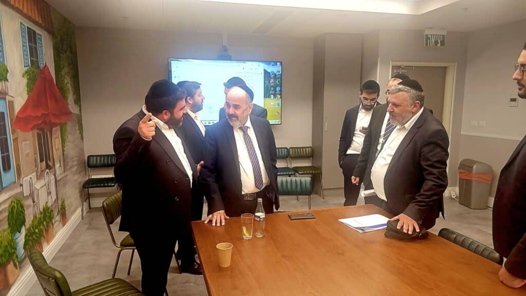 איצקוביץ': רכב היוקרה ופתרון תעלומת הנגיד המסתורי איצקוביץ': רכב היוקרה ופתרון תעלומת הנגיד המסתורי