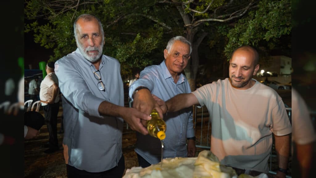 איצקוביץ': החתונה הסודית והמיליארדר שכובד סנדק איצקוביץ': החתונה הסודית והמיליארדר שכובד סנדק