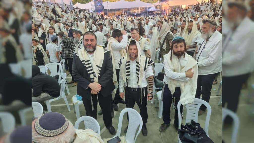 איצקוביץ': החתונה הסודית והמיליארדר שכובד סנדק איצקוביץ': החתונה הסודית והמיליארדר שכובד סנדק