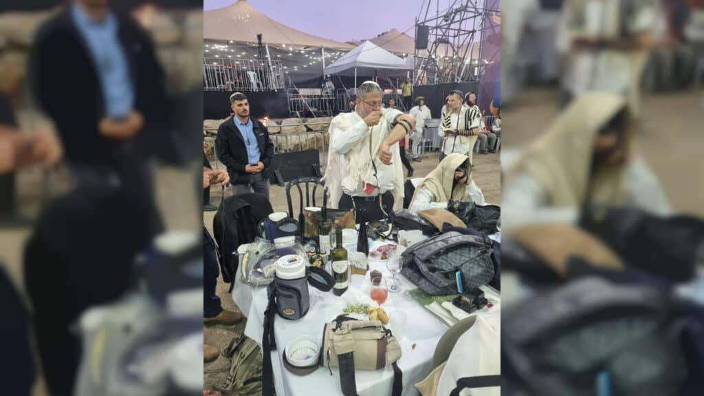 איצקוביץ': החתונה הסודית והמיליארדר שכובד סנדק איצקוביץ': החתונה הסודית והמיליארדר שכובד סנדק