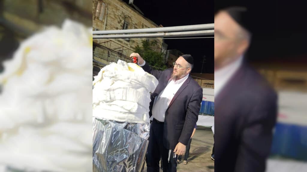 איצקוביץ': החתונה הסודית והמיליארדר שכובד סנדק איצקוביץ': החתונה הסודית והמיליארדר שכובד סנדק