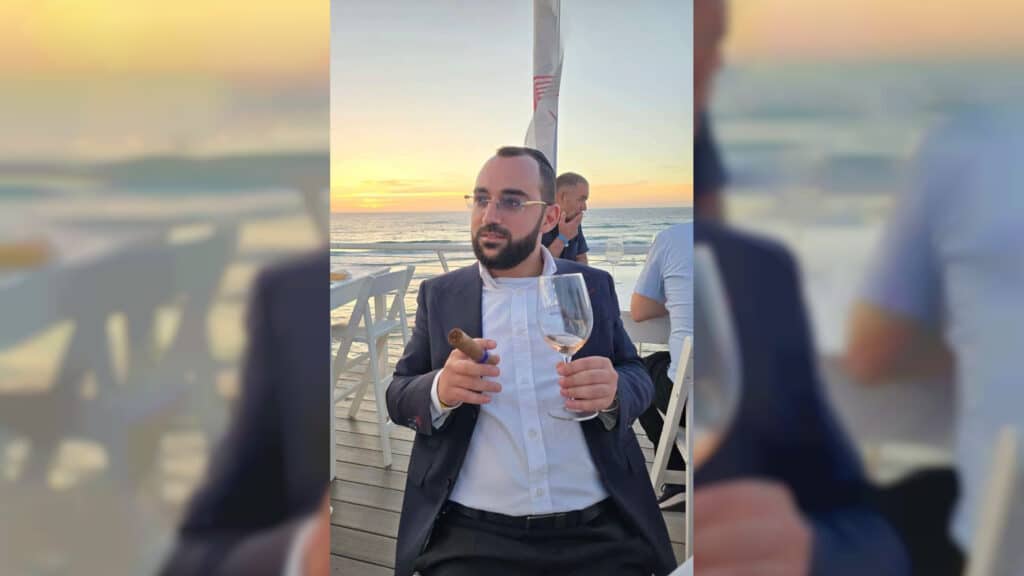 איצקוביץ': החתונה הסודית והמיליארדר שכובד סנדק איצקוביץ': החתונה הסודית והמיליארדר שכובד סנדק