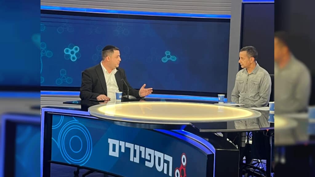 איצקוביץ': החתונה הסודית והמיליארדר שכובד סנדק איצקוביץ': החתונה הסודית והמיליארדר שכובד סנדק