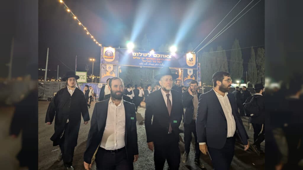 איצקוביץ': החתונה הסודית והמיליארדר שכובד סנדק איצקוביץ': החתונה הסודית והמיליארדר שכובד סנדק