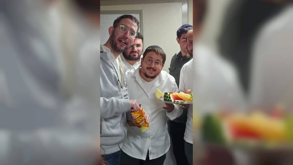 איצקוביץ': החתונה הסודית והמיליארדר שכובד סנדק איצקוביץ': החתונה הסודית והמיליארדר שכובד סנדק