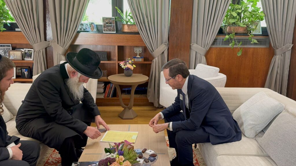 איצקוביץ': המודעה שבוטלה ומאחורי הקלעים של הטרמפ איצקוביץ': המודעה שבוטלה ומאחורי הקלעים של הטרמפ