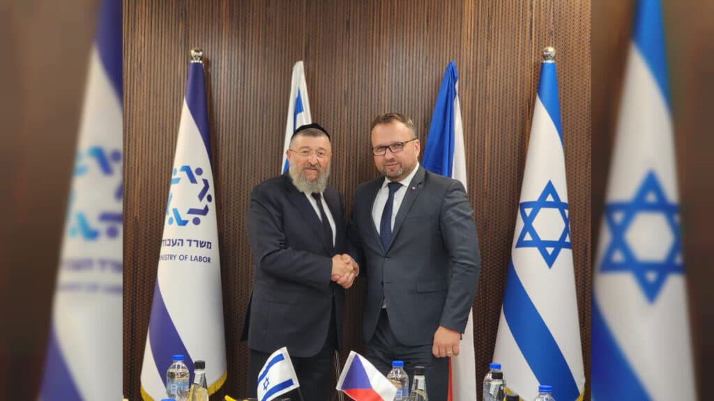 איצקוביץ': המודעה שבוטלה ומאחורי הקלעים של הטרמפ איצקוביץ': המודעה שבוטלה ומאחורי הקלעים של הטרמפ