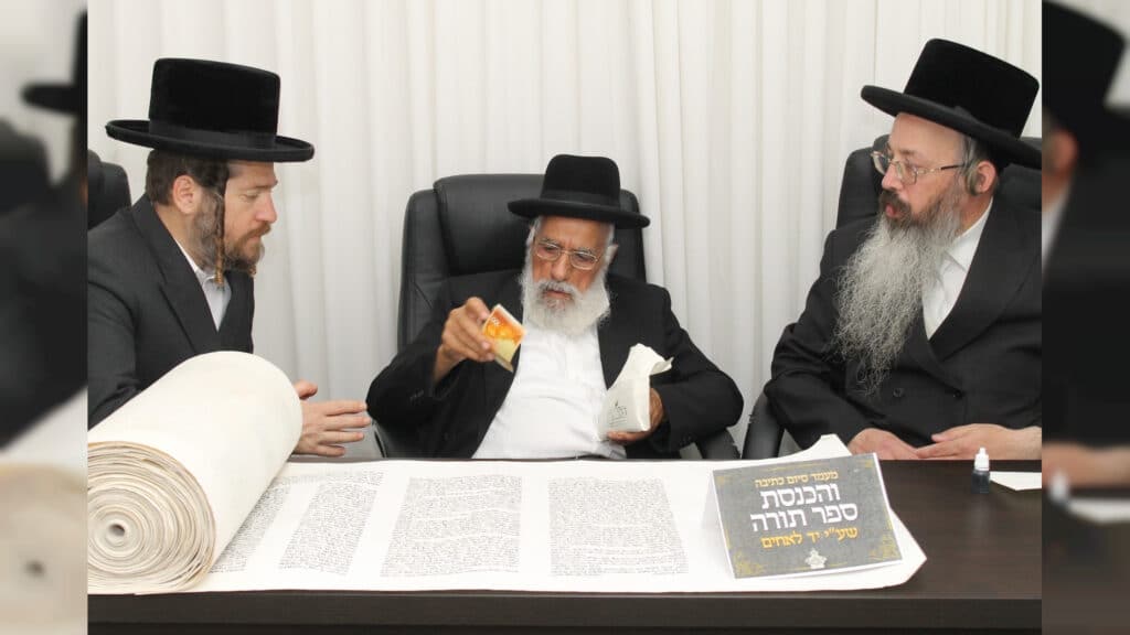 הגרלת יד לאחים על ספר התורה: מיוחד: "הגרלת ביניים" על 100,000 ש"ח במזומן ועל פרסים שווים נוספים  