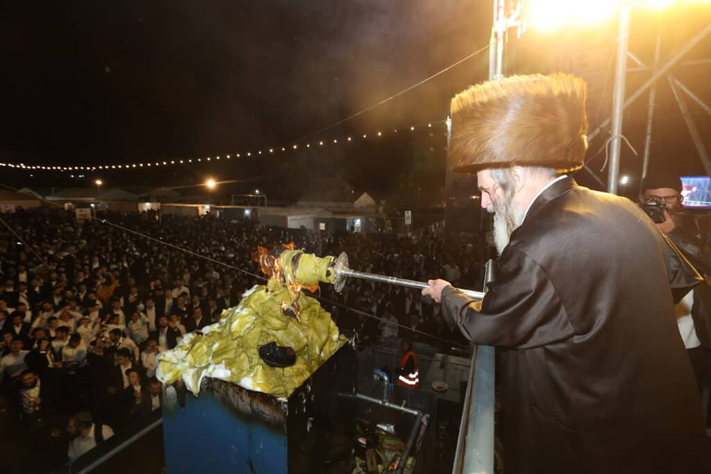 רגעים מרגשים: אלפים בהדלקת הרה"ח שמואל שטרן שליט"א במירון