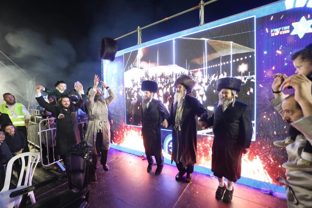 רגעים מרגשים: אלפים בהדלקת הרה"ח שמואל שטרן שליט"א במירון