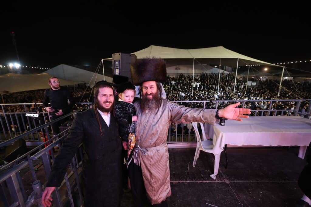 רגעים מרגשים: אלפים בהדלקת הרה"ח שמואל שטרן שליט"א במירון