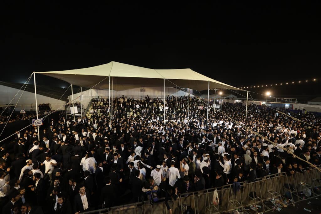 רגעים מרגשים: אלפים בהדלקת הרה"ח שמואל שטרן שליט"א במירון