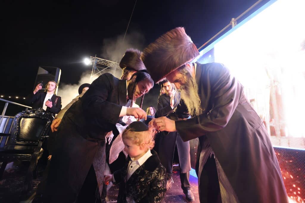 רגעים מרגשים: אלפים בהדלקת הרה"ח שמואל שטרן שליט"א במירון