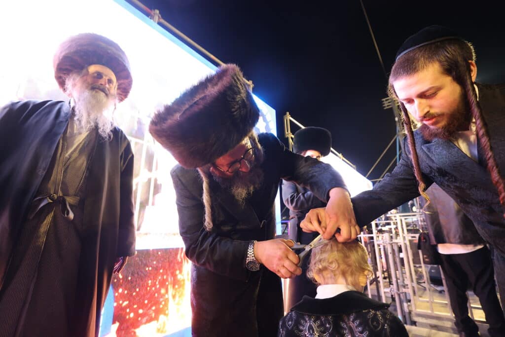 רגעים מרגשים: אלפים בהדלקת הרה"ח שמואל שטרן שליט"א במירון