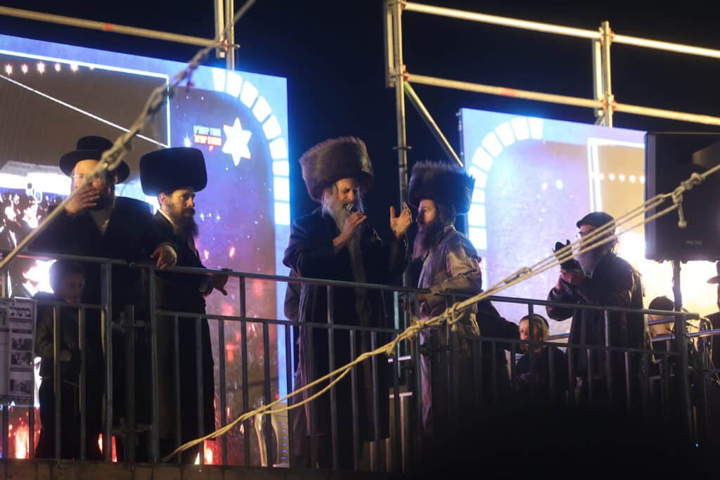 רגעים מרגשים: אלפים בהדלקת הרה"ח שמואל שטרן שליט"א במירון