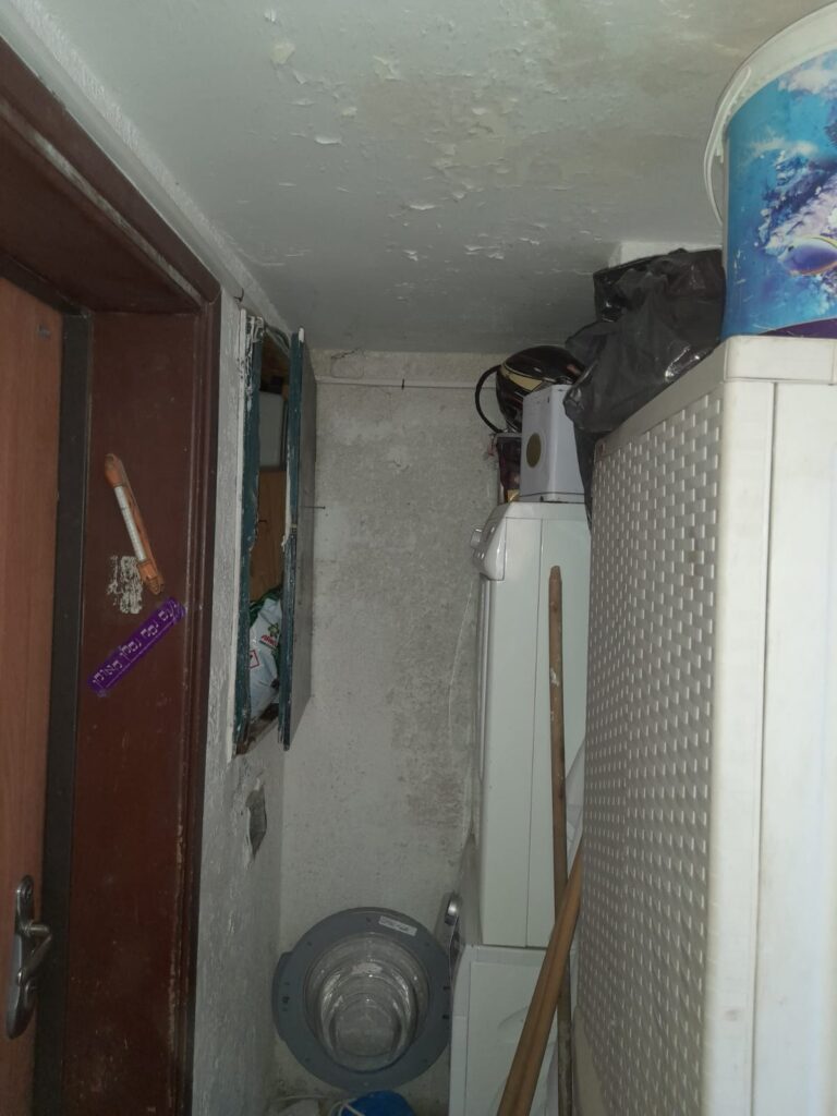 בית בן 45 מטרים, בלי תנור ומקרר: כך מגדלת האלמנה את חמשת היתומים