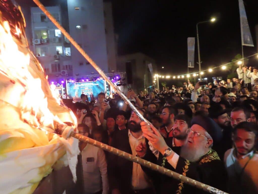 אשדוד: אלפים השתתפו בהדלקה המרכזית במעמד הראש"ל