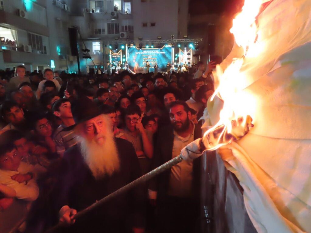 אשדוד: אלפים השתתפו בהדלקה המרכזית במעמד הראש"ל