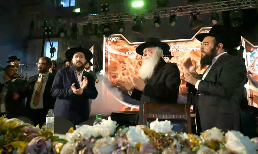 אשדוד: אלפים השתתפו בהדלקה המרכזית במעמד הראש"ל