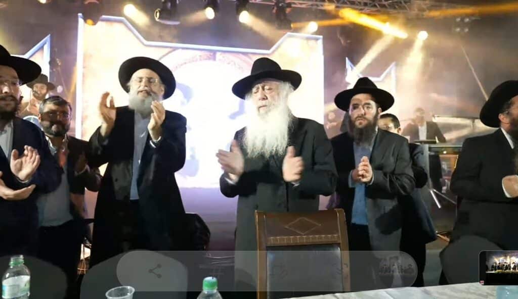 אשדוד: אלפים השתתפו בהדלקה המרכזית במעמד הראש"ל