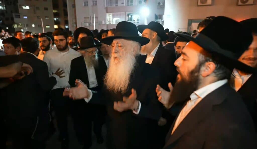 אשדוד: אלפים השתתפו בהדלקה המרכזית במעמד הראש"ל