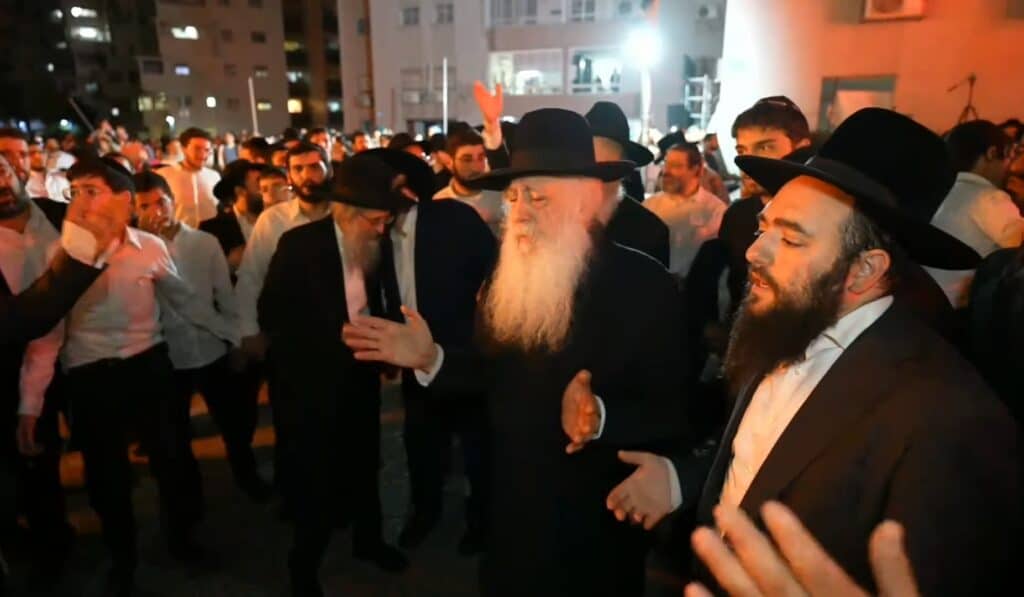 אשדוד: אלפים השתתפו בהדלקה המרכזית במעמד הראש"ל