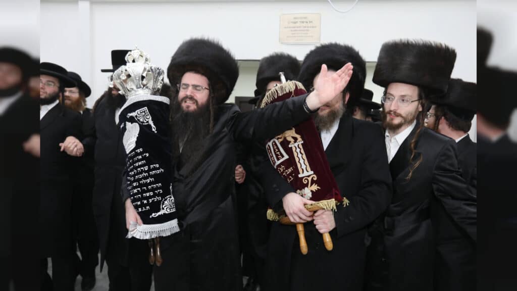 24 שעות אחרונות להגרלת יד לאחים על ספר התורה מהודר