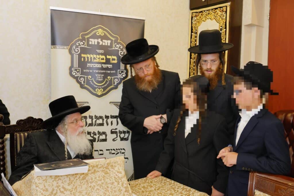 עין לא נותרה יבשה כשמרן פוסק הדור הגאון רבי משה שטרנבוך שליט"א מרא דארעא קדישא, השתנק מבכי וסיפר: "גם אני הייתי יתום!"