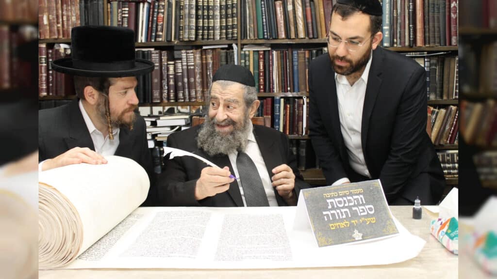 הגרלת יד לאחים על ספר התורה: מיוחד: "הגרלת ביניים" על 100,000 ש"ח במזומן ועל פרסים שווים נוספים  