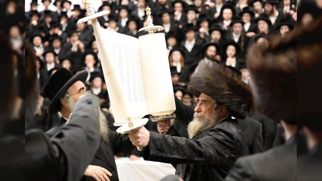 הגרלת יד לאחים על ספר התורה: מיוחד: "הגרלת ביניים" על 100,000 ש"ח במזומן ועל פרסים שווים נוספים  