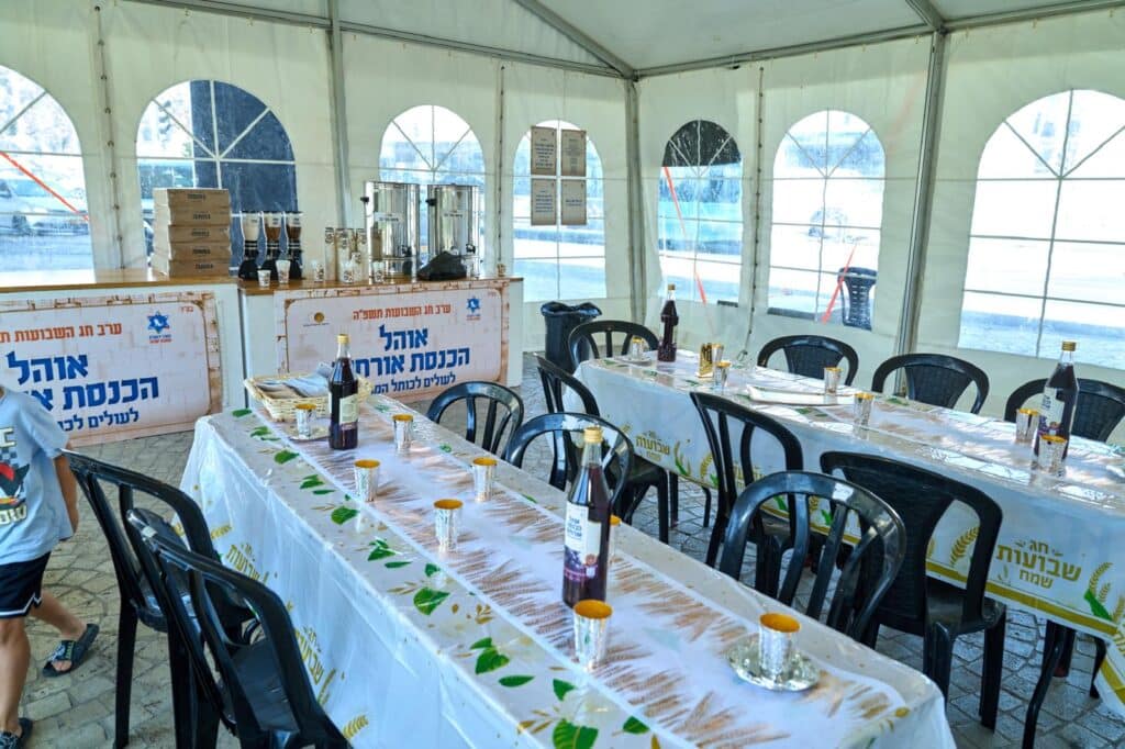 30 אלף כוסות שתייה חמה ו-150 אלף בקבוקי מים חולקו 30 אלף כוסות שתייה חמה ו-150 אלף בקבוקי מים חולקו