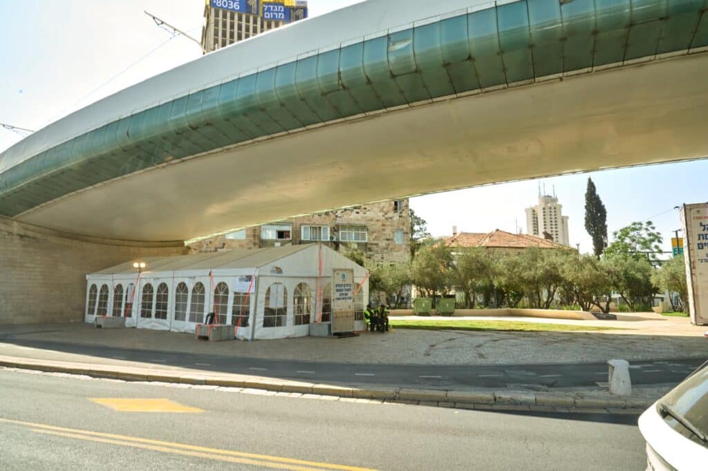 30 אלף כוסות שתייה חמה ו-150 אלף בקבוקי מים חולקו 30 אלף כוסות שתייה חמה ו-150 אלף בקבוקי מים חולקו