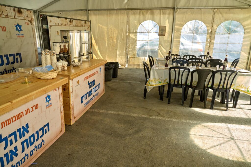 30 אלף כוסות שתייה חמה ו-150 אלף בקבוקי מים חולקו 30 אלף כוסות שתייה חמה ו-150 אלף בקבוקי מים חולקו