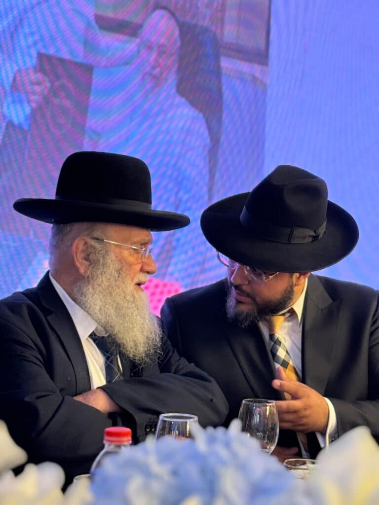 בנו של האב"ד ונשיא בית ההוראה נכנס בעול המצוות בנו של האב"ד ונשיא בית ההוראה נכנס בעול המצוות